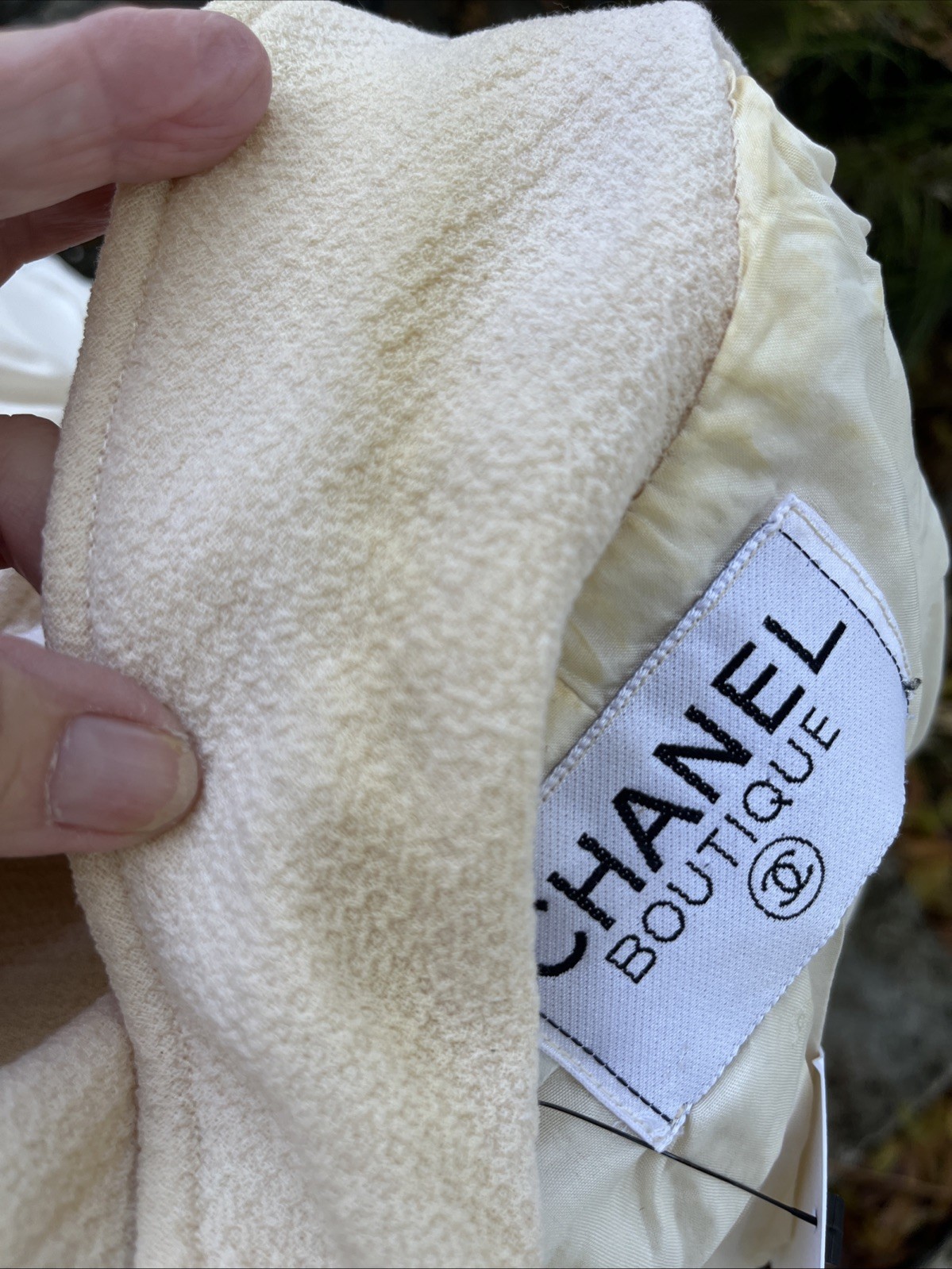 Chanel Vintage Spring 1989 White Wool Crepe Jacket 36 Chain Gold CC Buttons 36
