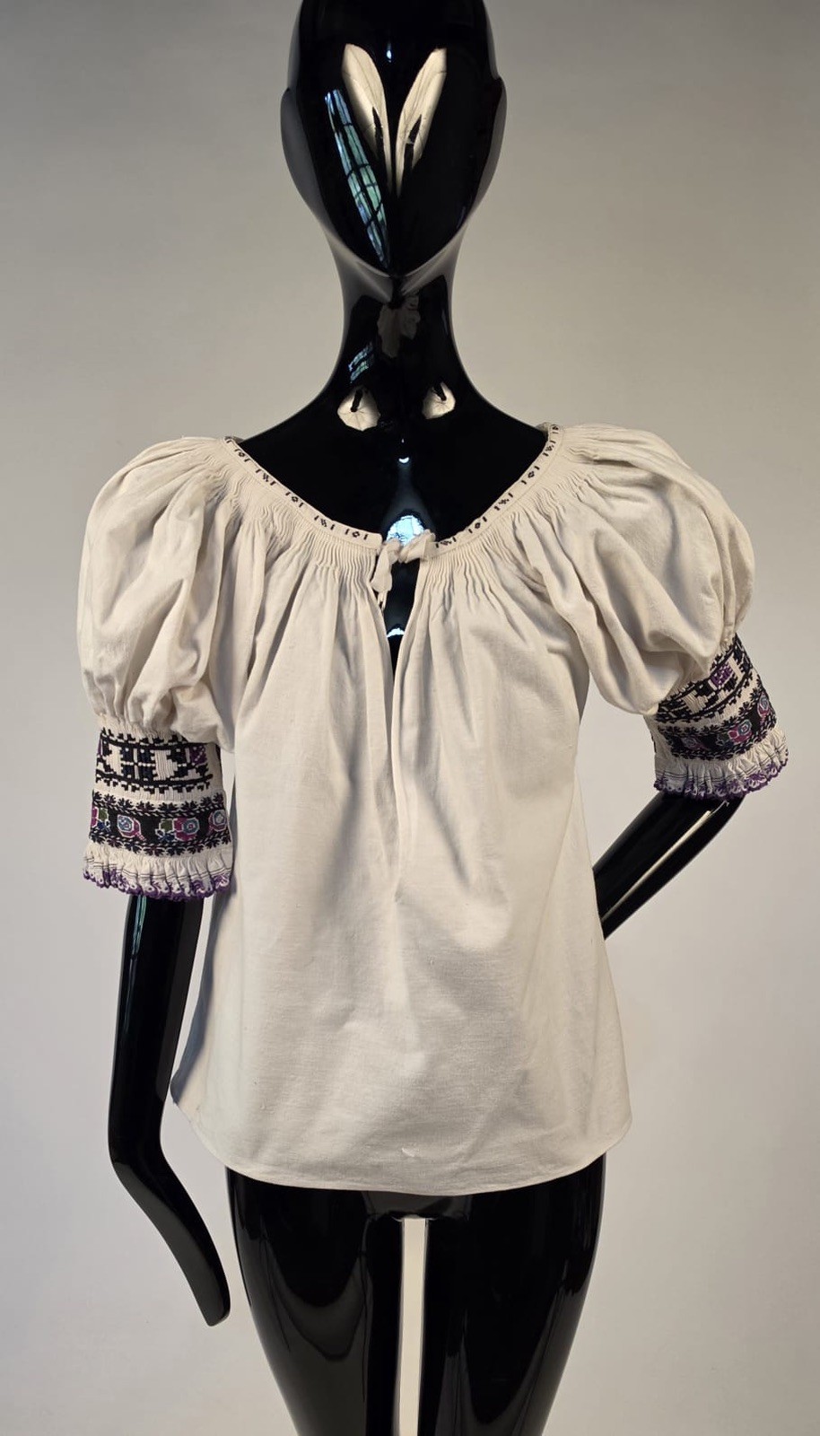 ANTIQUE EASTERN EUROPEAN BLOUSE W PUFF SLEEVES + HAND EMBROIDERY 