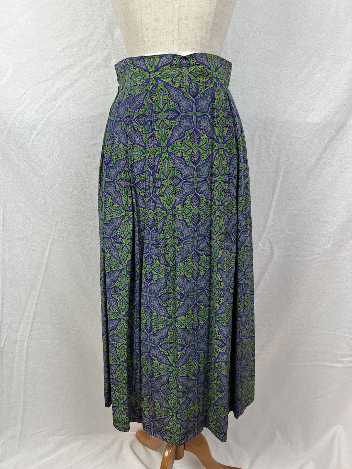 Vintage Women’s Evan-Picone Green Purple Silk Blouse Skirt Set Size 6 and 8