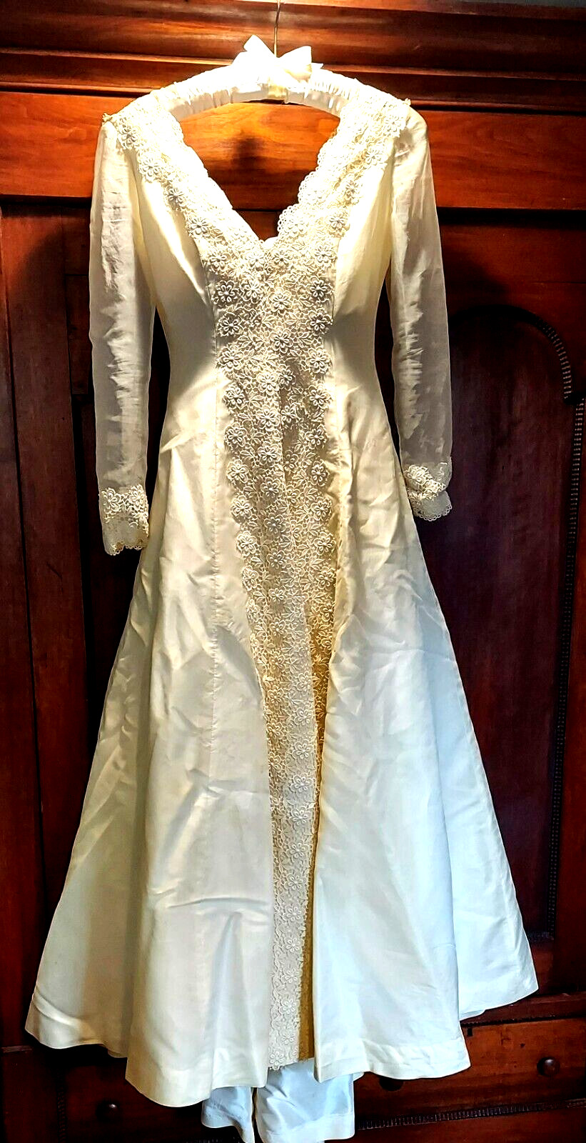 Beautiful Vintage Custom Handmade-Made Wedding Dress with Train – size S