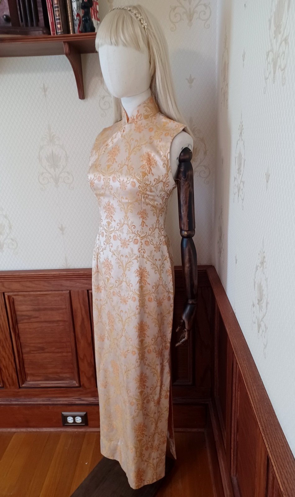 Vintage 1960s/Mid-century Peach Silk Brocade Cheongsam Hostess Evening Dress