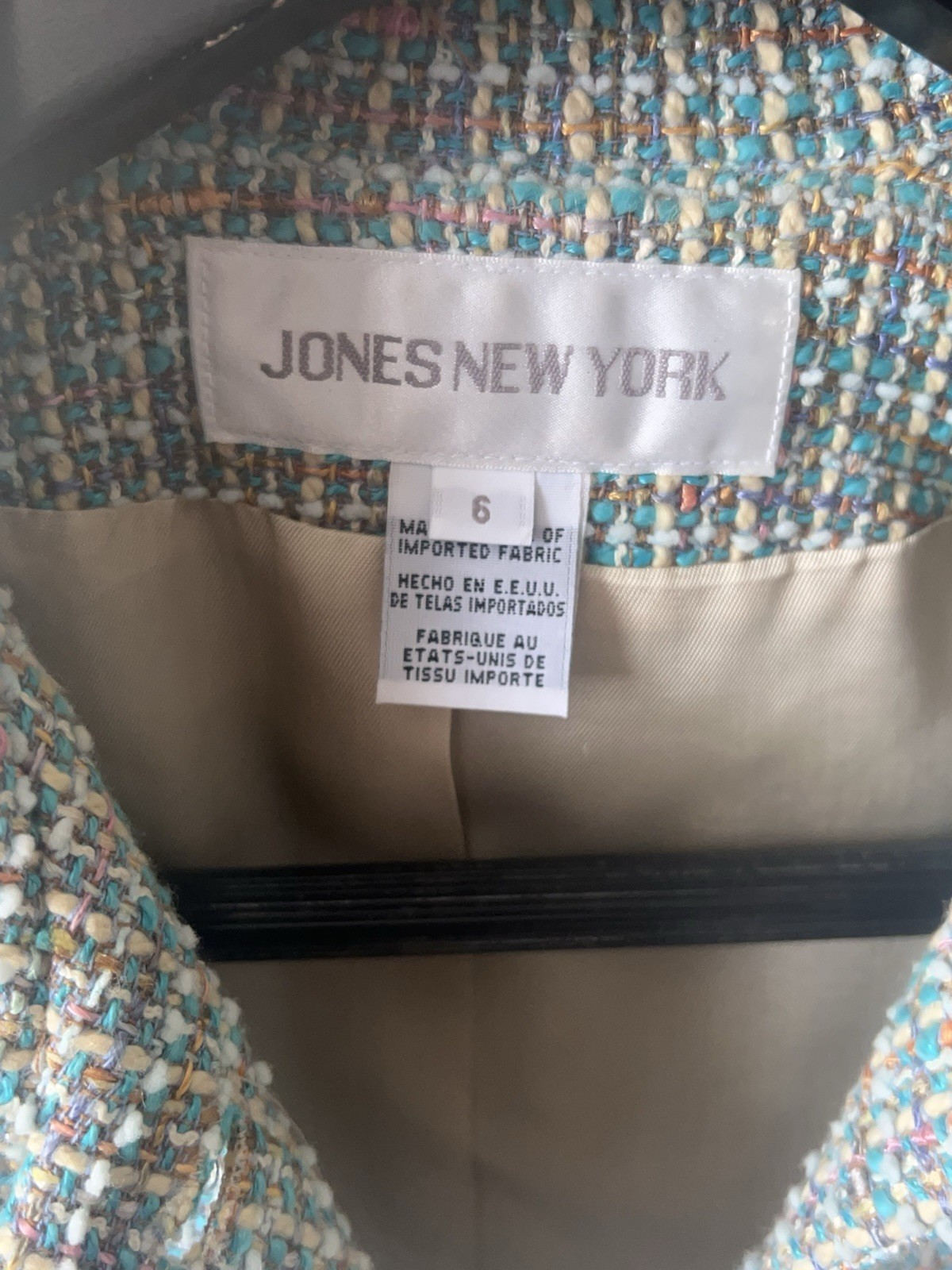 Vintage Jones New York Mint Blazer and Skirt Set. Size 6/8