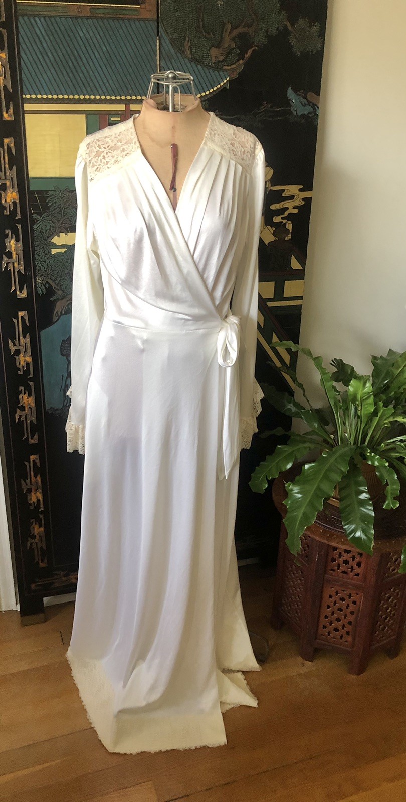 Vintage 60’s Hollywood Starlet Charles Grahame Ivory Robe For Harrods