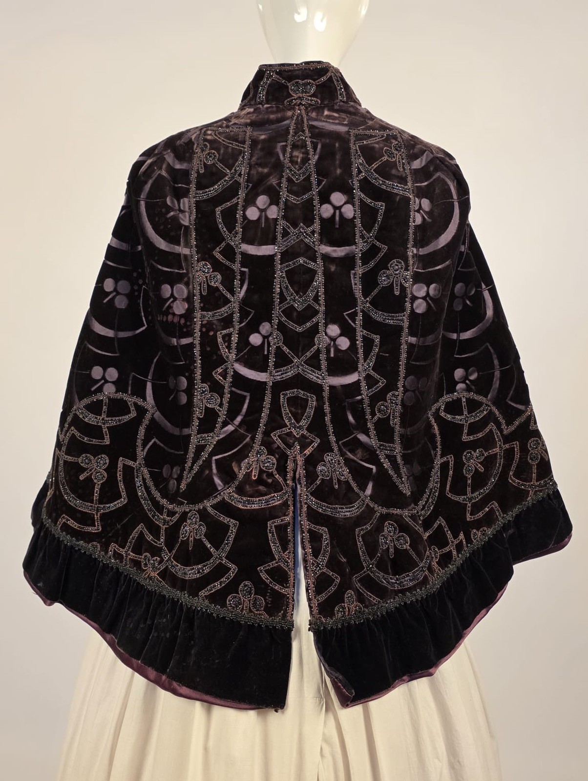 VICTORIAN FRENCH COUTURE EMILE PINGAT DEEP GRAPE DOLMAN CAPE W JET BEADING