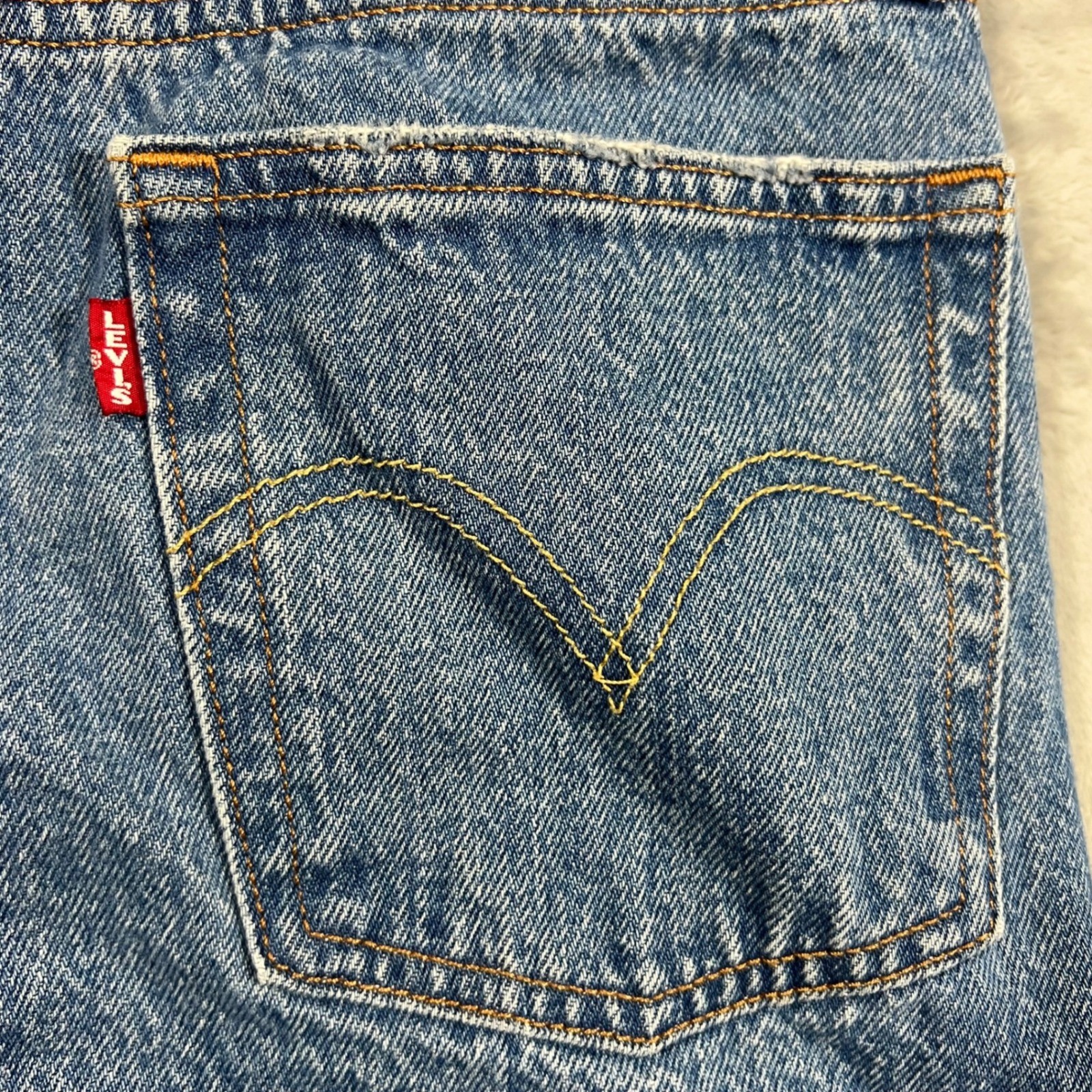 LEVI’S 501 Jeans Womens Size 26×26 Medium Wash Distressed Knee Premium Denim XX