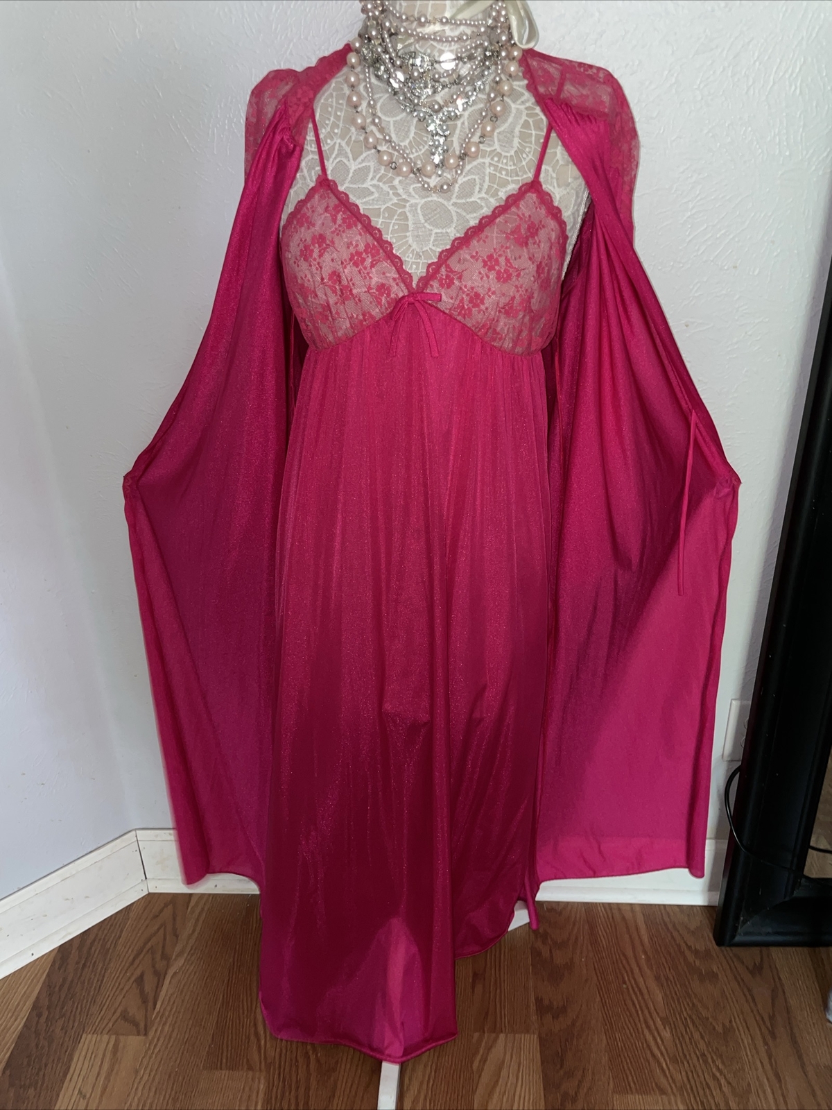 PARAMOUNT Nylon Peignoir Robe & Nightgown Set Gown Pink Lace Woman’s Vintage