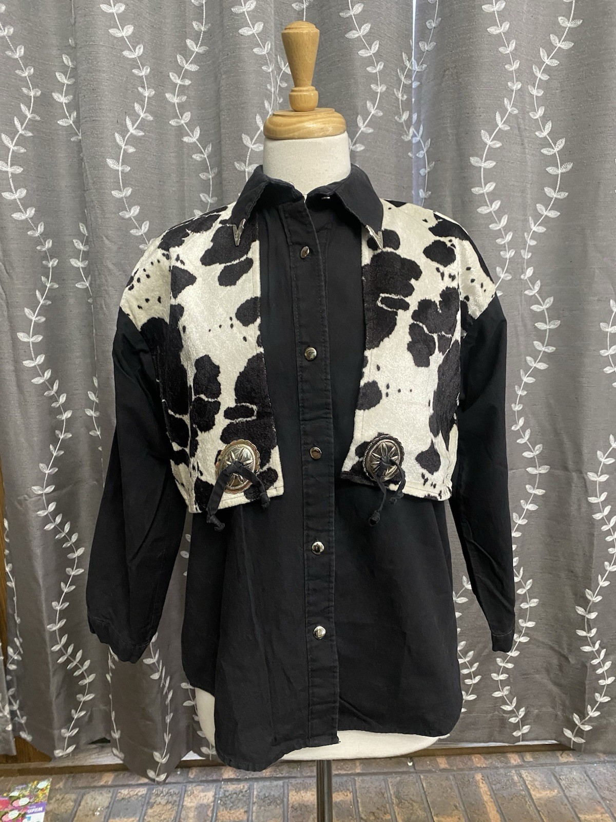 Vintage Sas’sa Womens Western Button Up Shirt Cowhide & Black Rodeo Size Medium