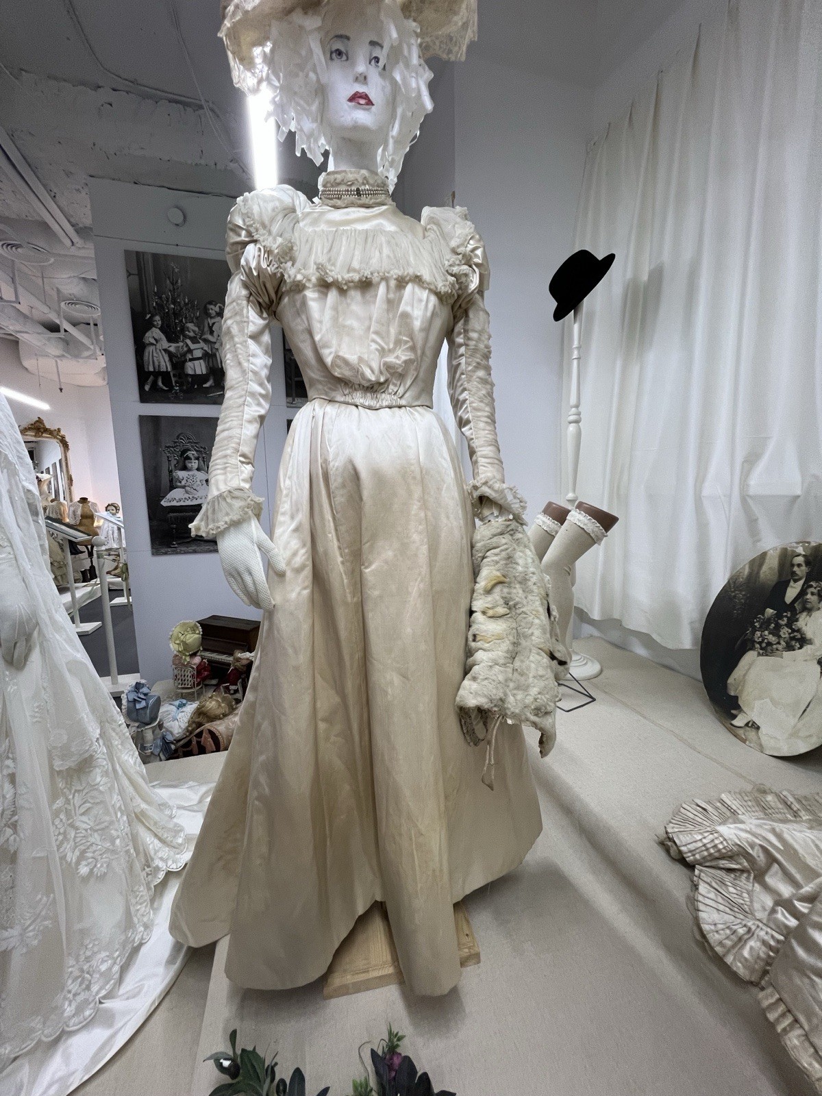 Antique.Edwardian Two-piece wedding suit. 1901, France