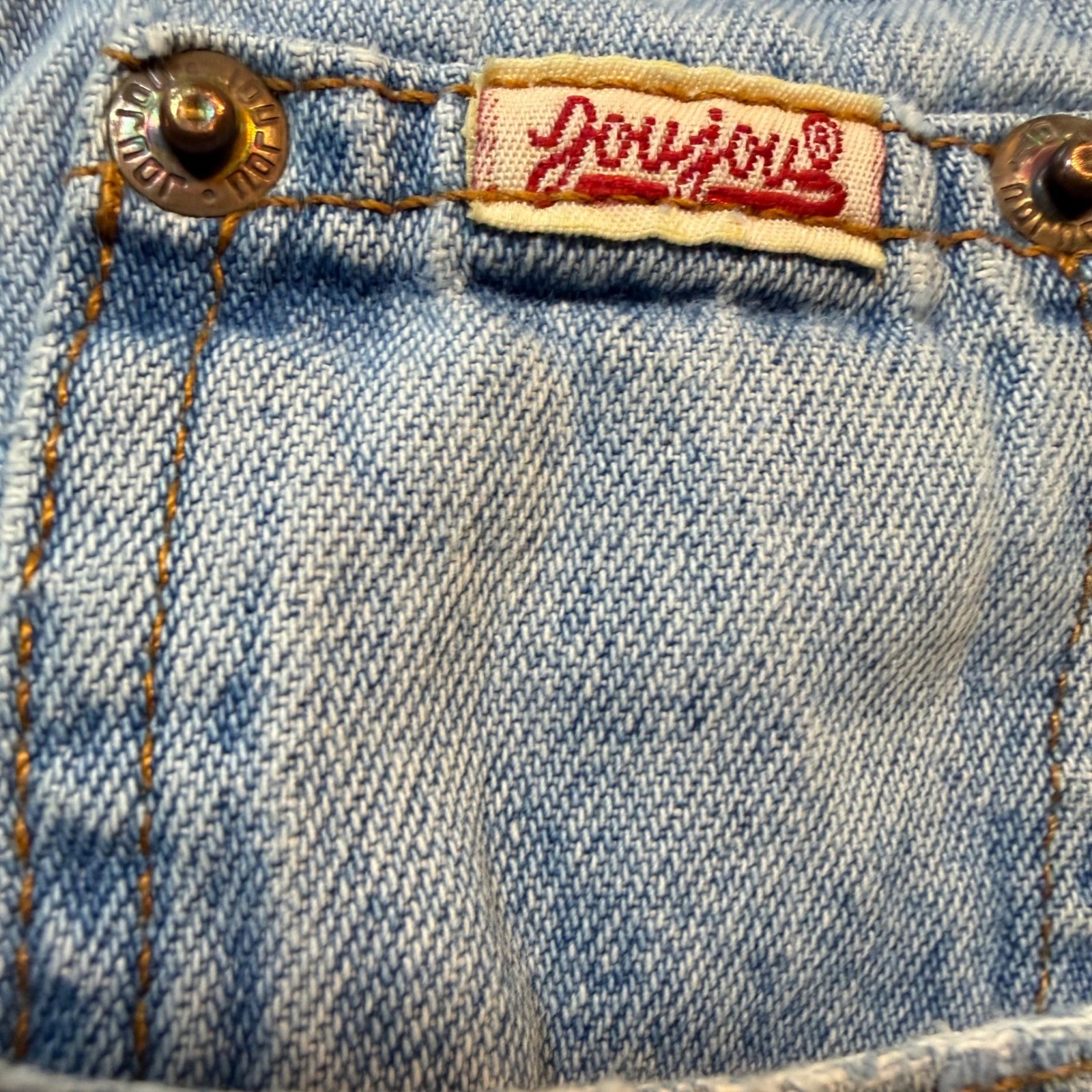 Thrashed vintage 90s High Waisted Light Wash Denim Mom Shorts 7/8 100% Cotton