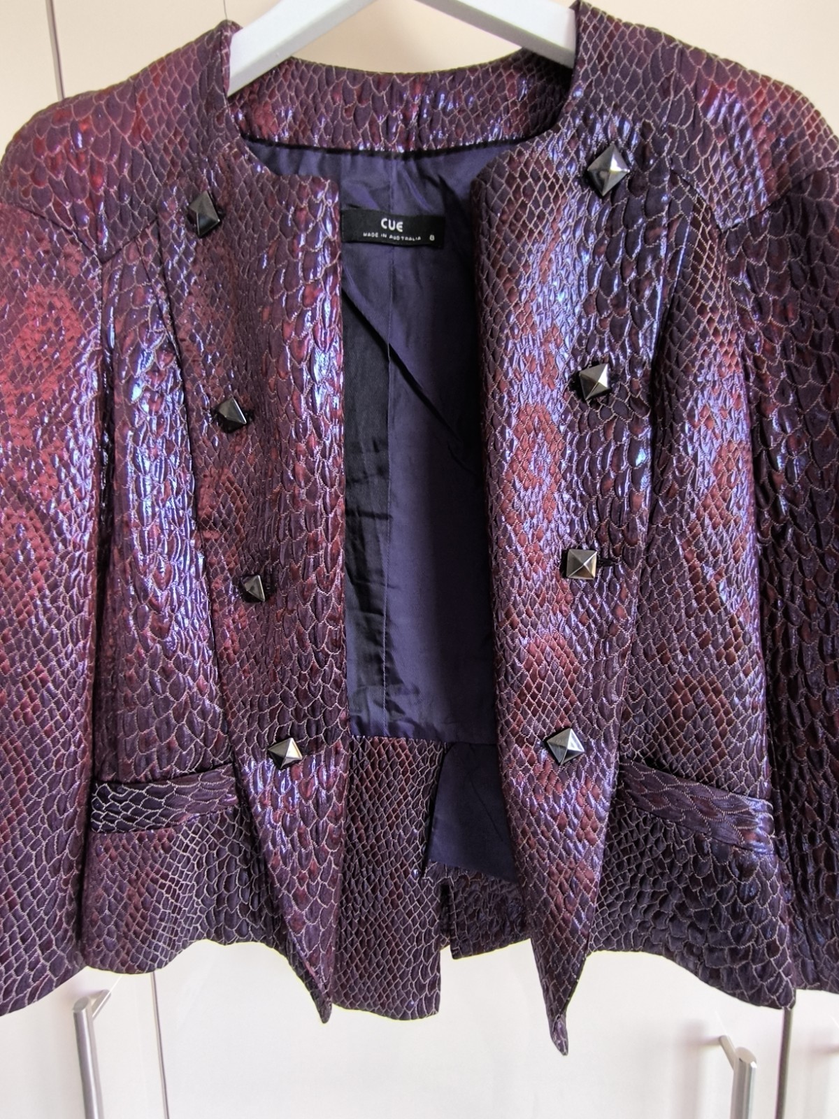 Beautiful vintage vine colours women’s jacket by CUE, Australia