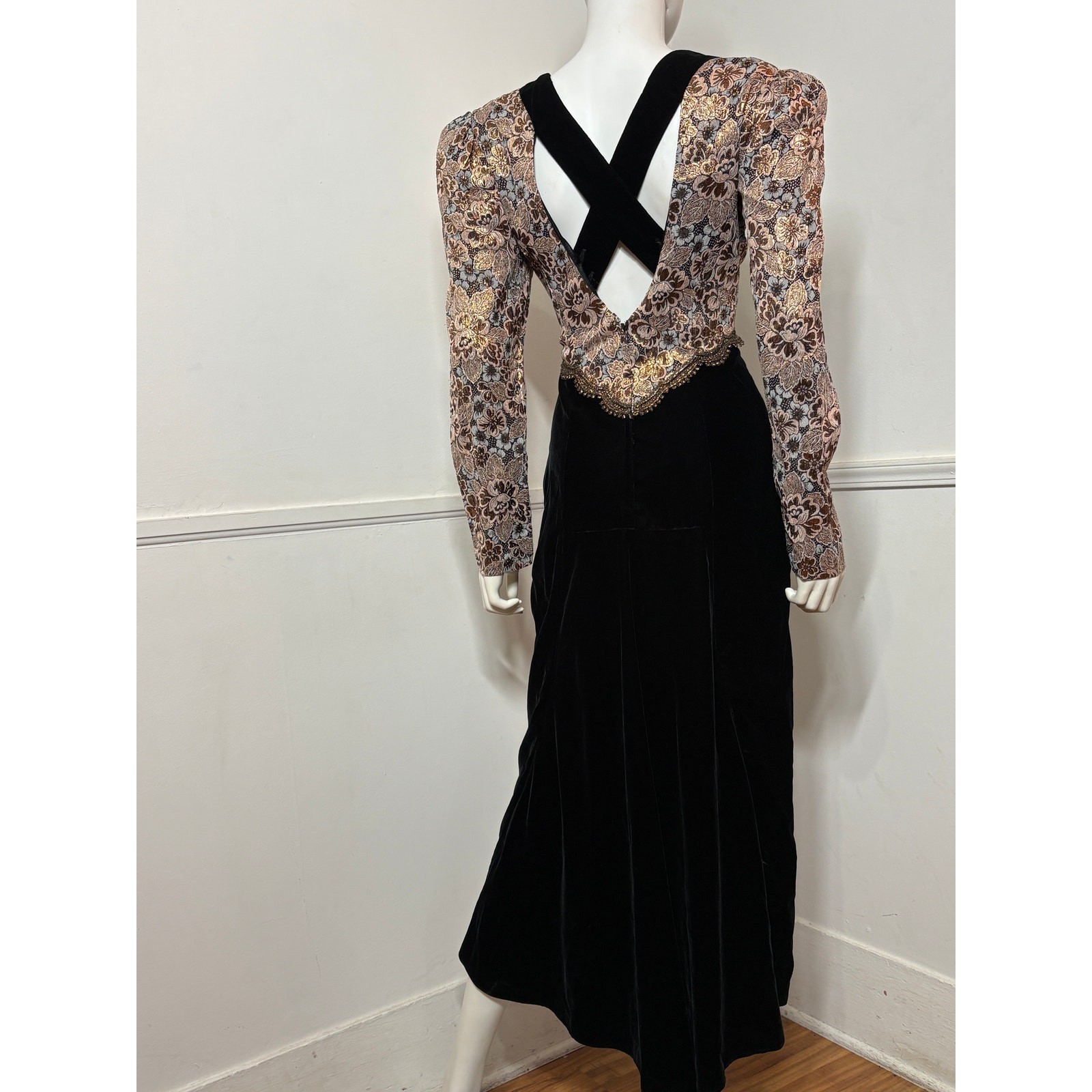 Medium 1990s Vintage Velvet and Brocade Evening Gown by Jessica McClintock