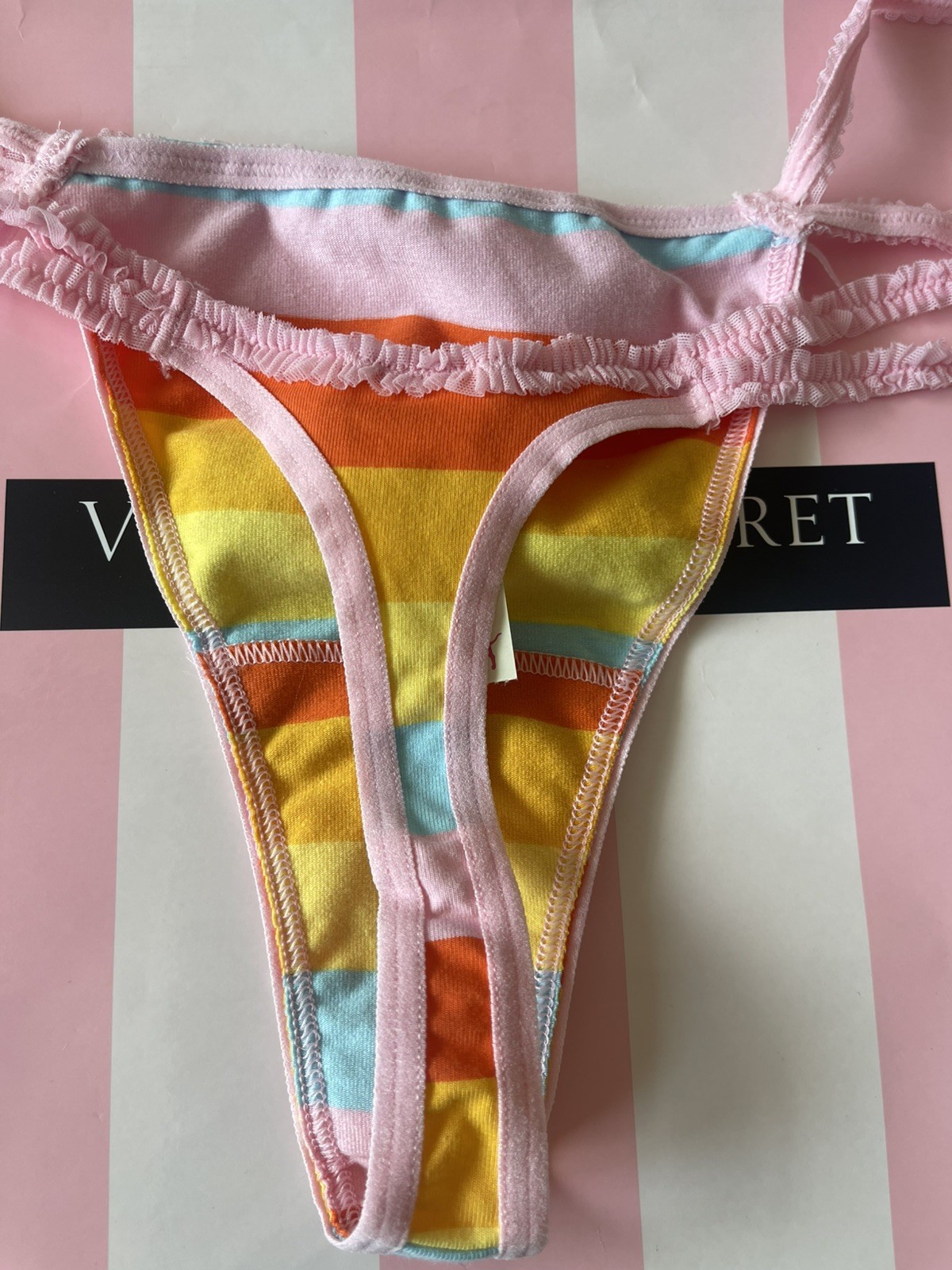 NWOT VTG 2009 Victoria’s Secret PINK – ULTRA RARE HTF THONG -STRIPED MEDIUM