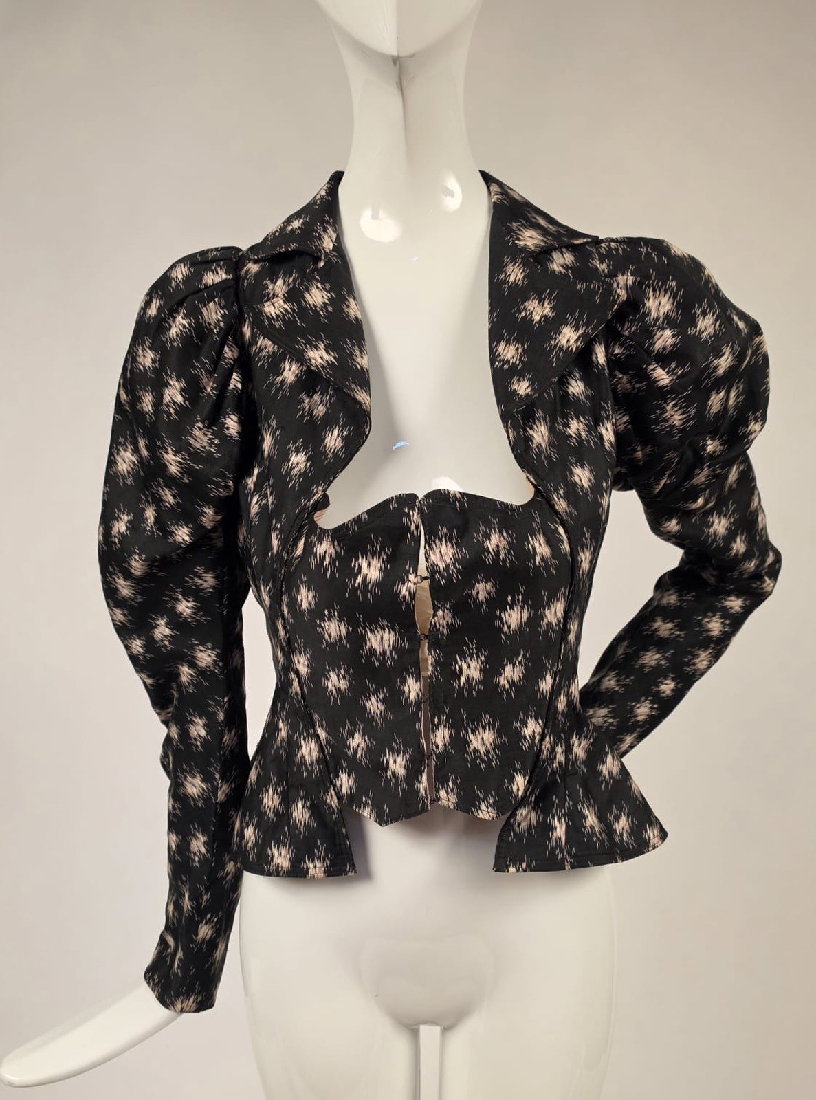 VICTORIAN 1890’S OMBRE FLORAL PRINT COTTON BODICE W PLUNGING FRONT PUFF SLEEVES 
