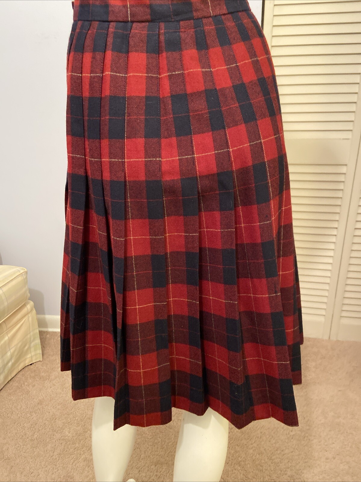 David Brooks Ltd Vintage Wool Red & Black Plaid Pleated Wrap Skirt fringe, Sz 6