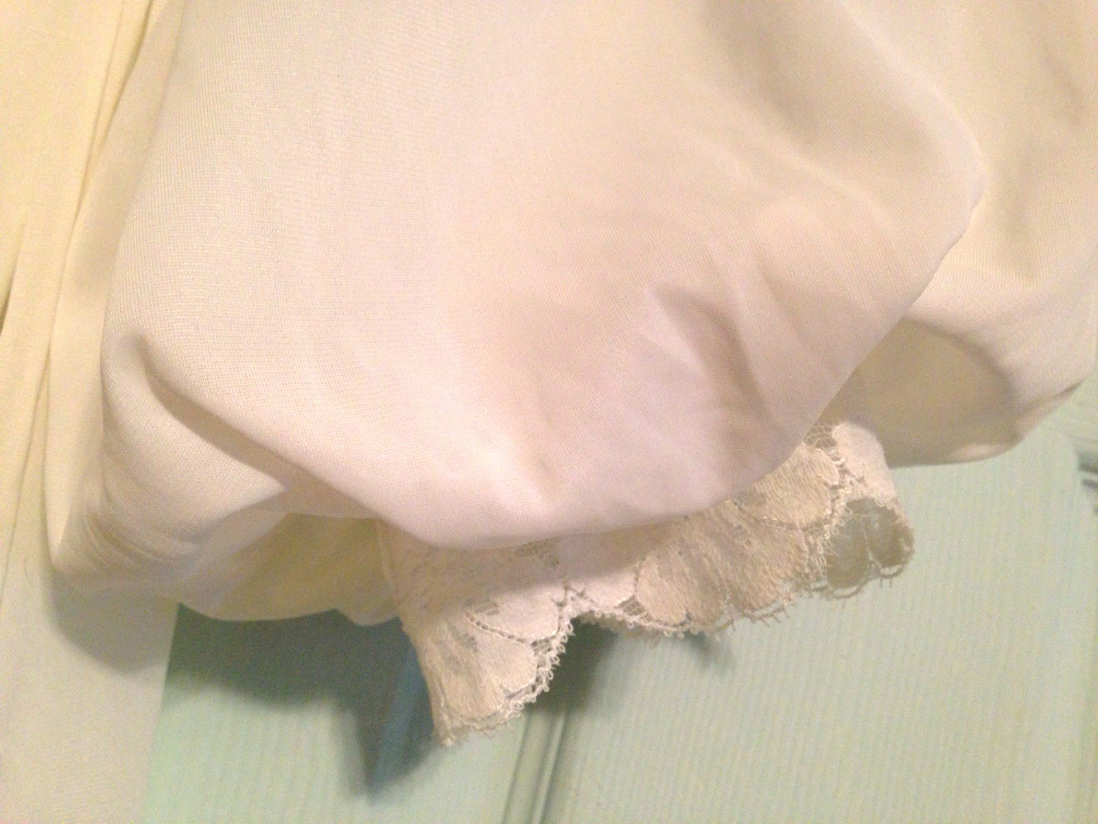 1963 SANS SOUCI White Peignoir Robe Double Chiffon Sleeves Lace Cuff Tie Front-S