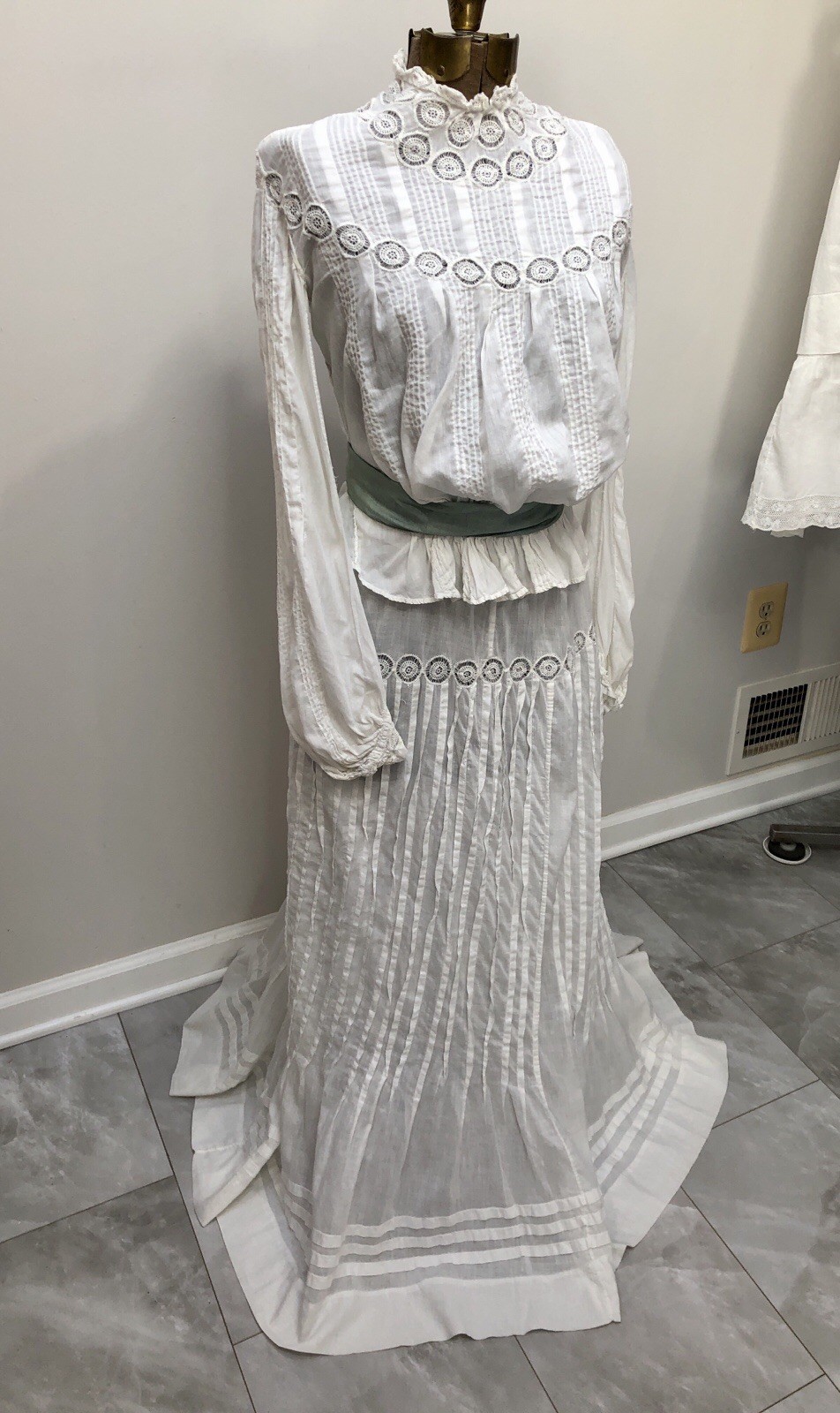 VTG 1900s White Lawn *GIBSON GIRL 2Pc Pigeon Breast WEDDING DRESS Filet Lace