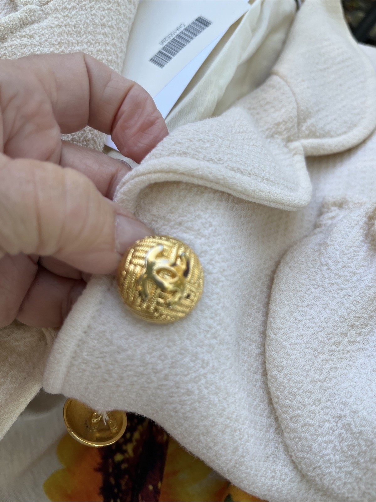 Chanel Vintage Spring 1989 White Wool Crepe Jacket 36 Chain Gold CC Buttons 36