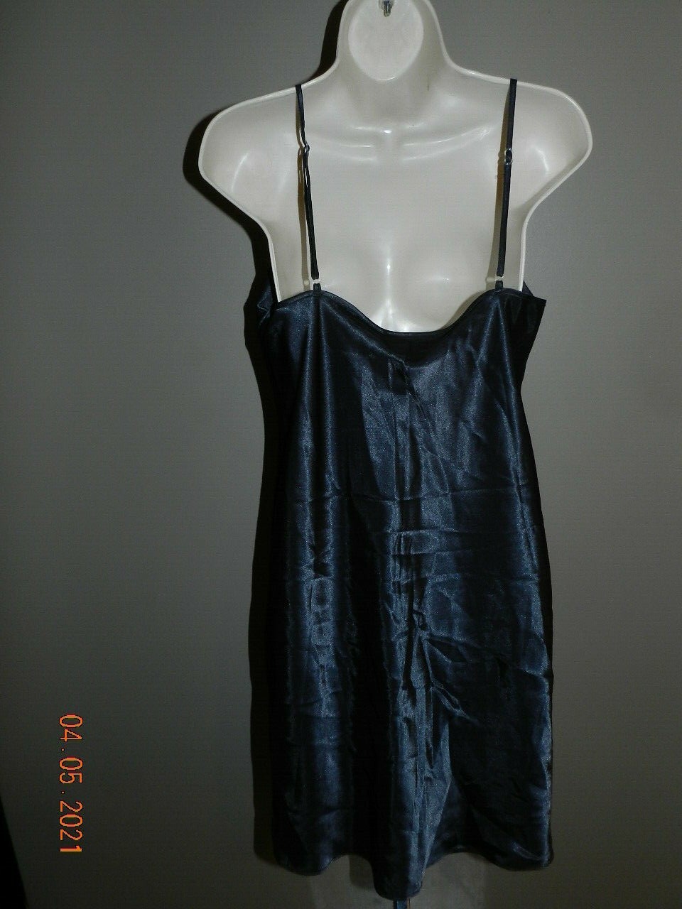 Gilligan O’Malley M second skin nightgown short v neck black liquid satin
