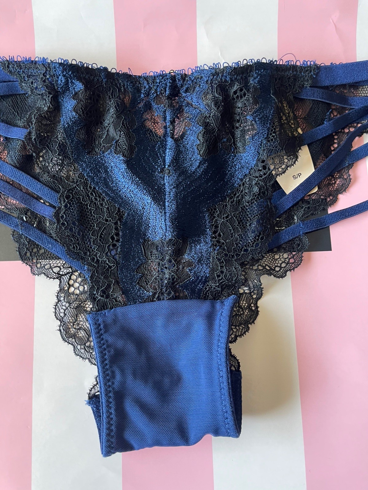 NWT VTG 2014 Victoria’s Secret “Very Sexy” Cheekini, Lace – Black/Blue – Small