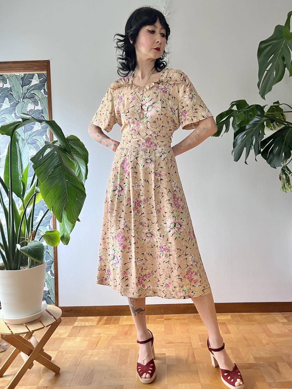 40s 50s Cold Rayon Crepe Floral Swing Tea Dress Ruffle Day Dress Pin Up M/L