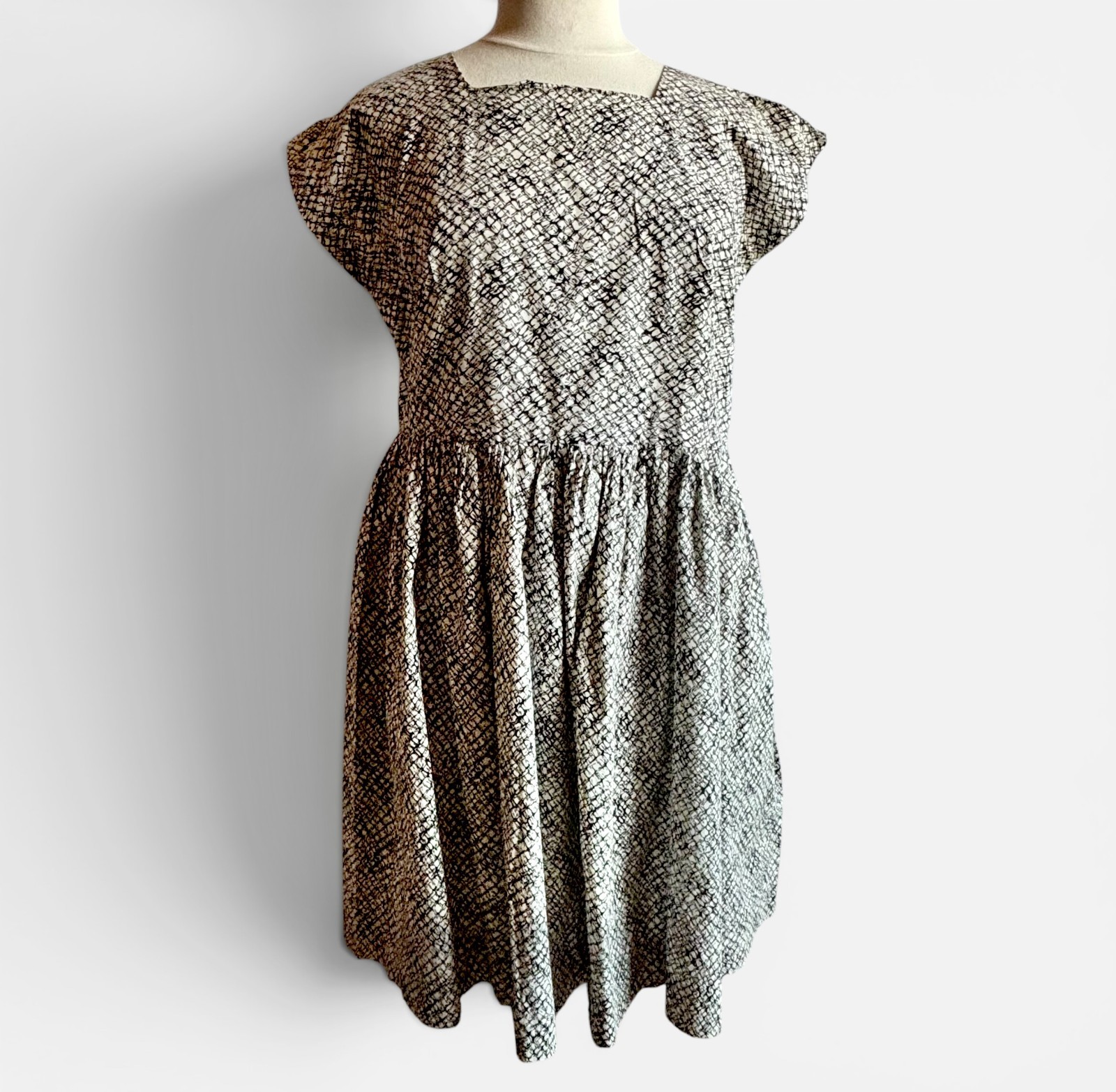 Vintage 1950s Handmade Black Gray Print Cotton House Dress Large