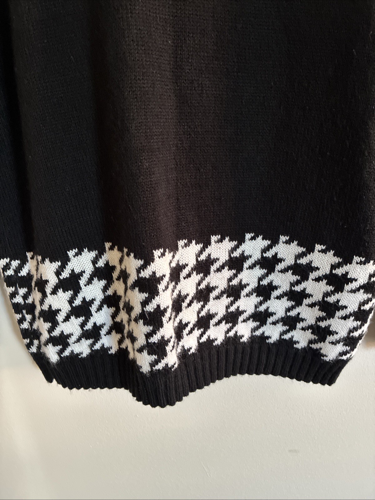 Vintage Black And White Houndstooth Sweater Womens 90s 100% Acrylic M Paper Tag