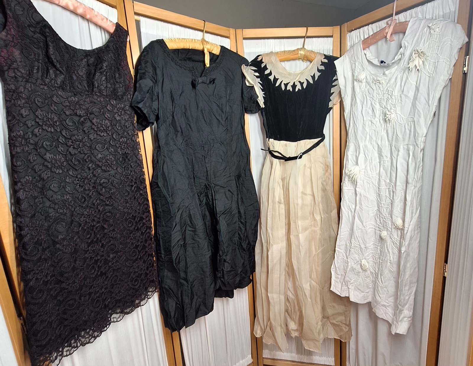Lot Of 4 Vtg 30s 40s 50s Dresses Seamstress Special TLC Repair Study AS IS