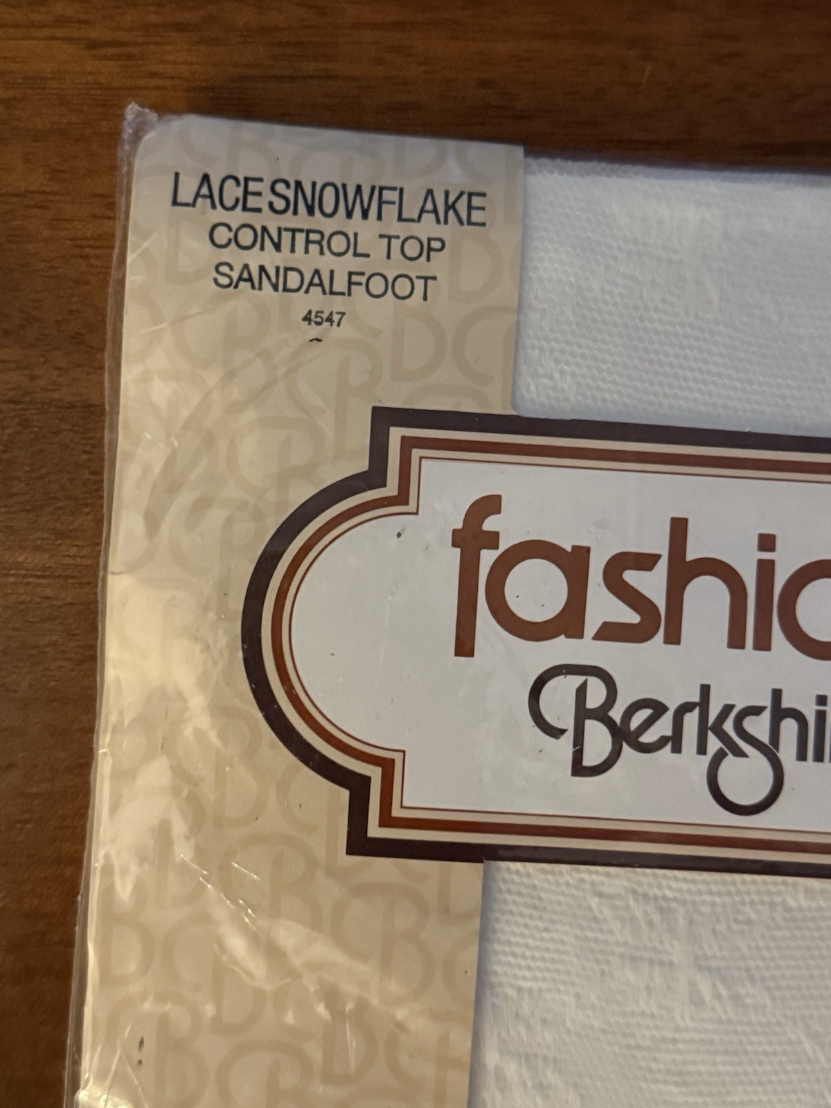 VTG 80s Berkshire Ivory Pantyhose Textured Pattern Lace Snowflake Size 2 NEW
