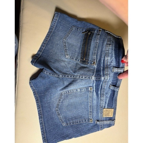 Junior women’s size 11 Paris Blues short denim shorts. Y2K. Vintage.