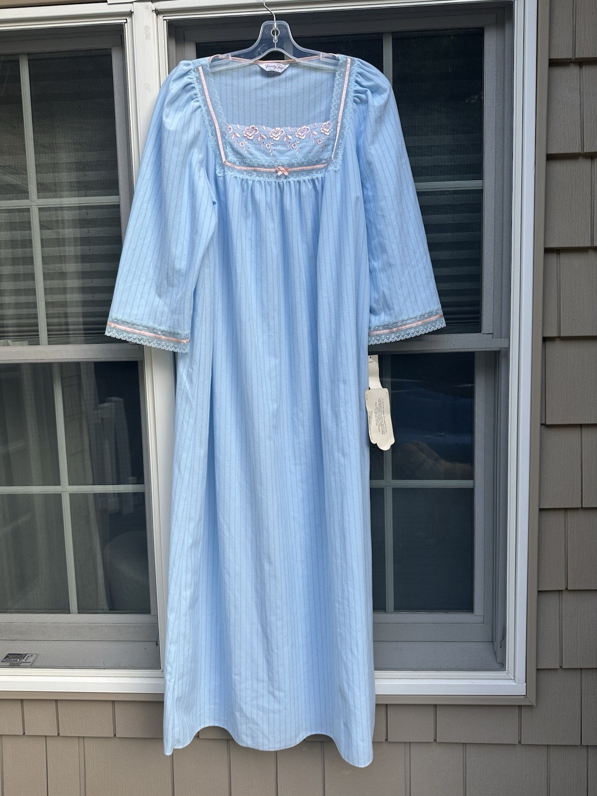 VTG Vanity Fair Sz M Long Night Gown Cottagecore New w/ tags