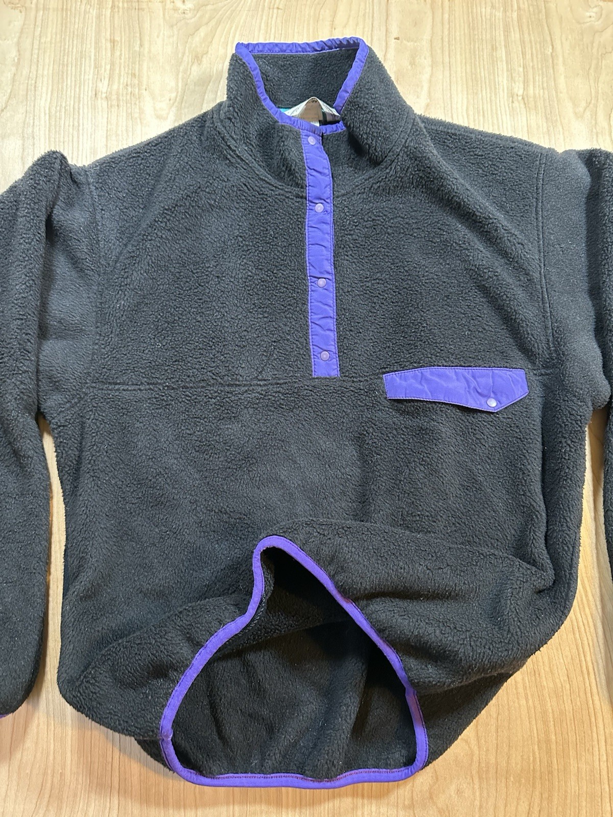 vintage 1980’s EASTERN MOUNTAIN SPORTS fleece pullover BLACK womans purple MED
