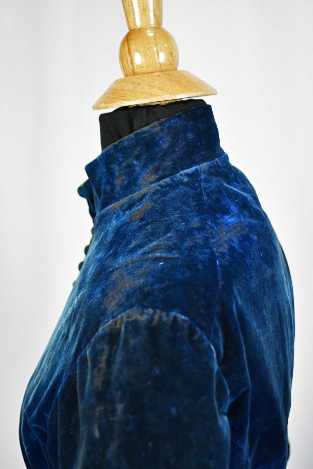 VICTORIAN BLUE VELVET VISITING DRESS, 1895