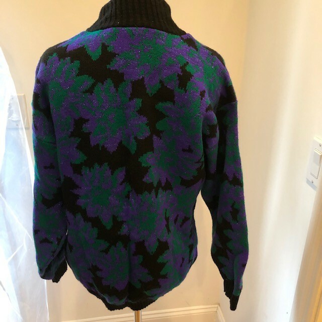 Vintage Sweater Women’s Size M? Multi Color Floral Warm USA Spunky 80’s