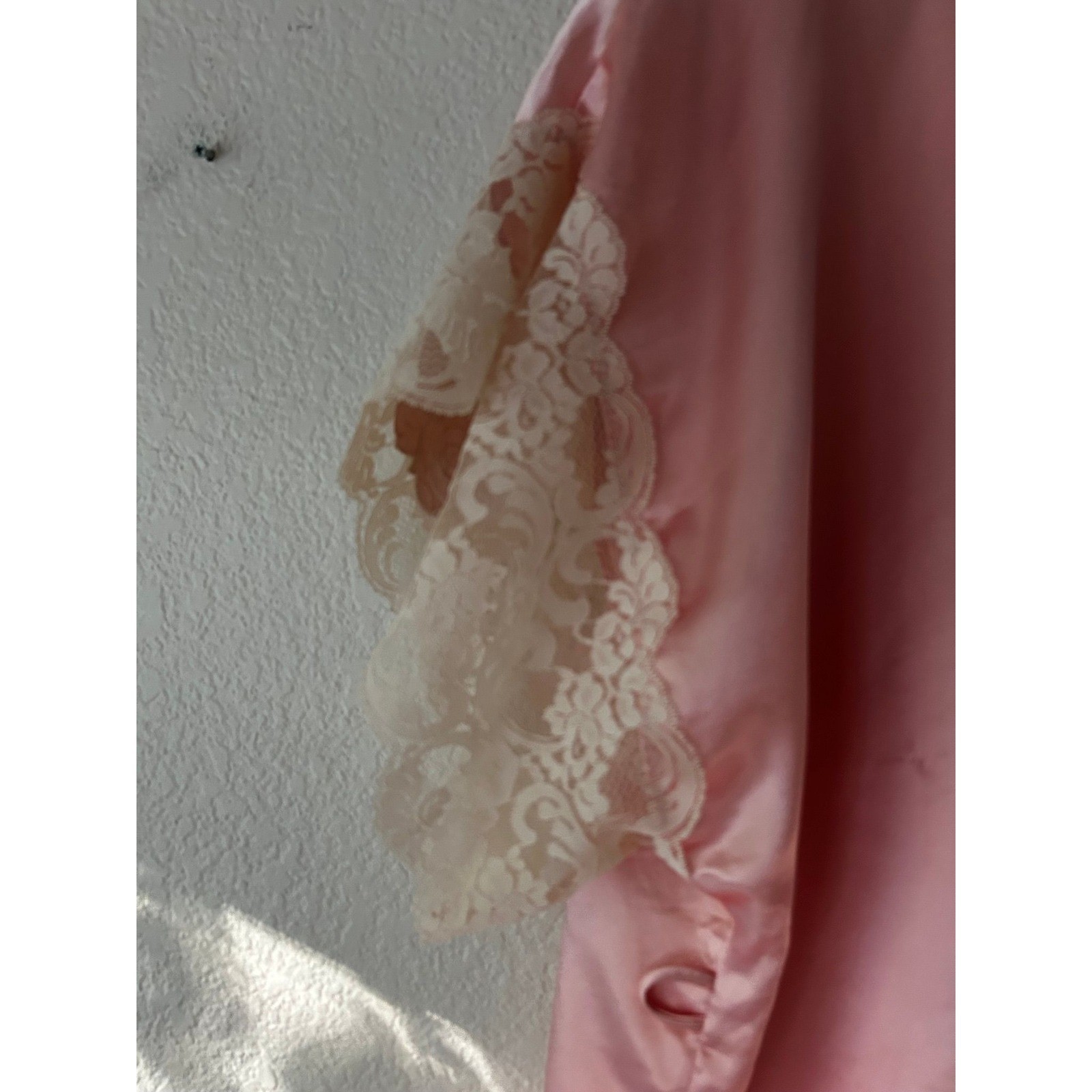 Wendy Ann Vintage Pink Satin Robe Lace Trim Floral Embroidery Medium