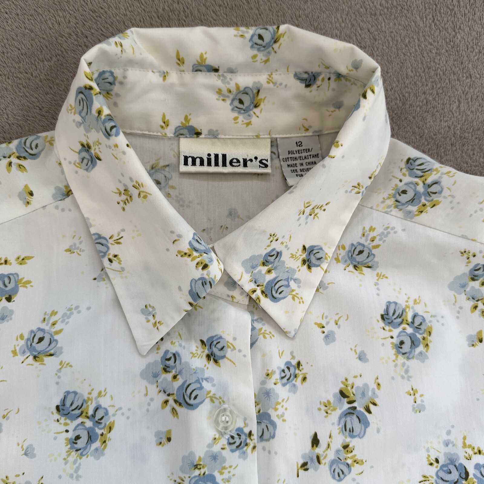 Vintage Miller’s Top Blouse Size 12 White Blue Roses Button Up Short Sleeve