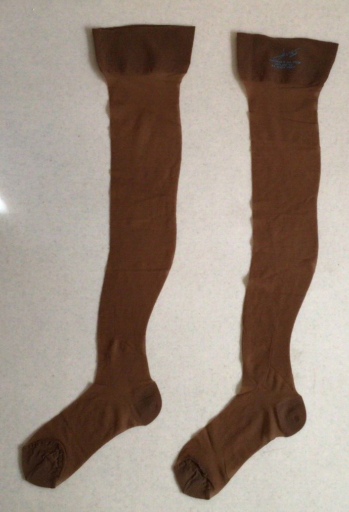 1 Pair Hanes Cantrece Heel Toe Nylon Stockings Pantyhose 9 1/2-10 1/2 Short
