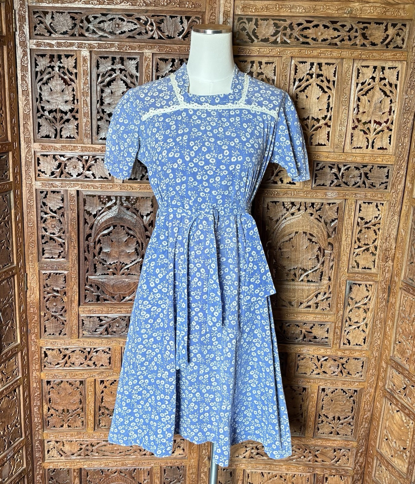 Vintage 40s 50s Blue Day Dress Calico White Floral Print Size M