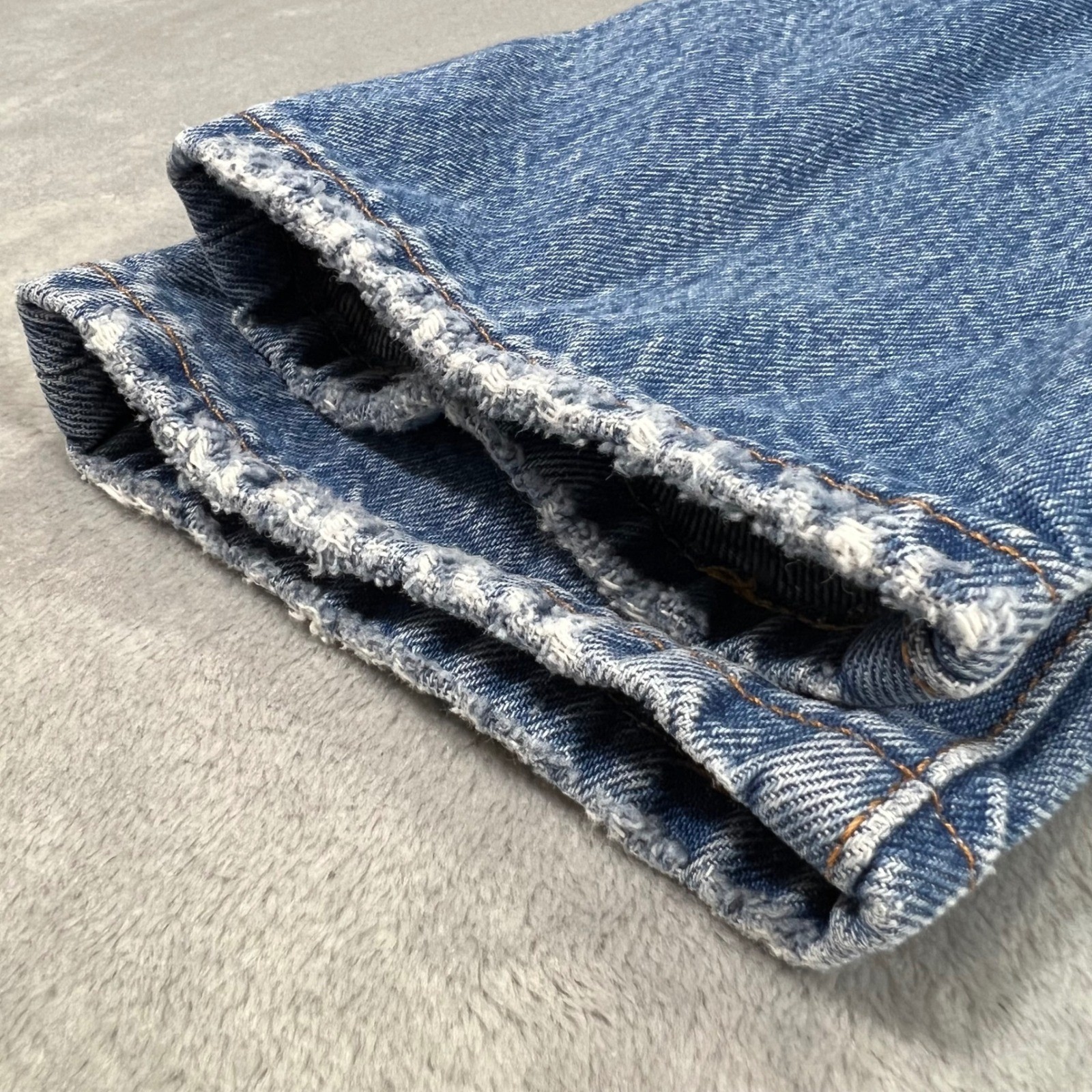 LEVI’S 501 Jeans Womens Size 26×26 Medium Wash Distressed Knee Premium Denim XX