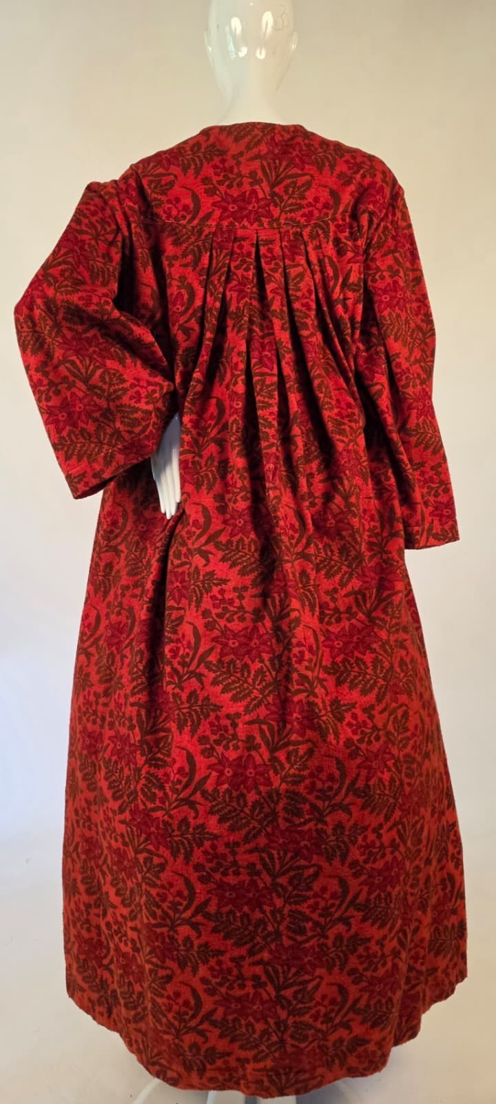 VICTORIAN 19TH C RED + BLACK FLORAL PRINT FLANNEL BUSTLE WRAPPER DRESS