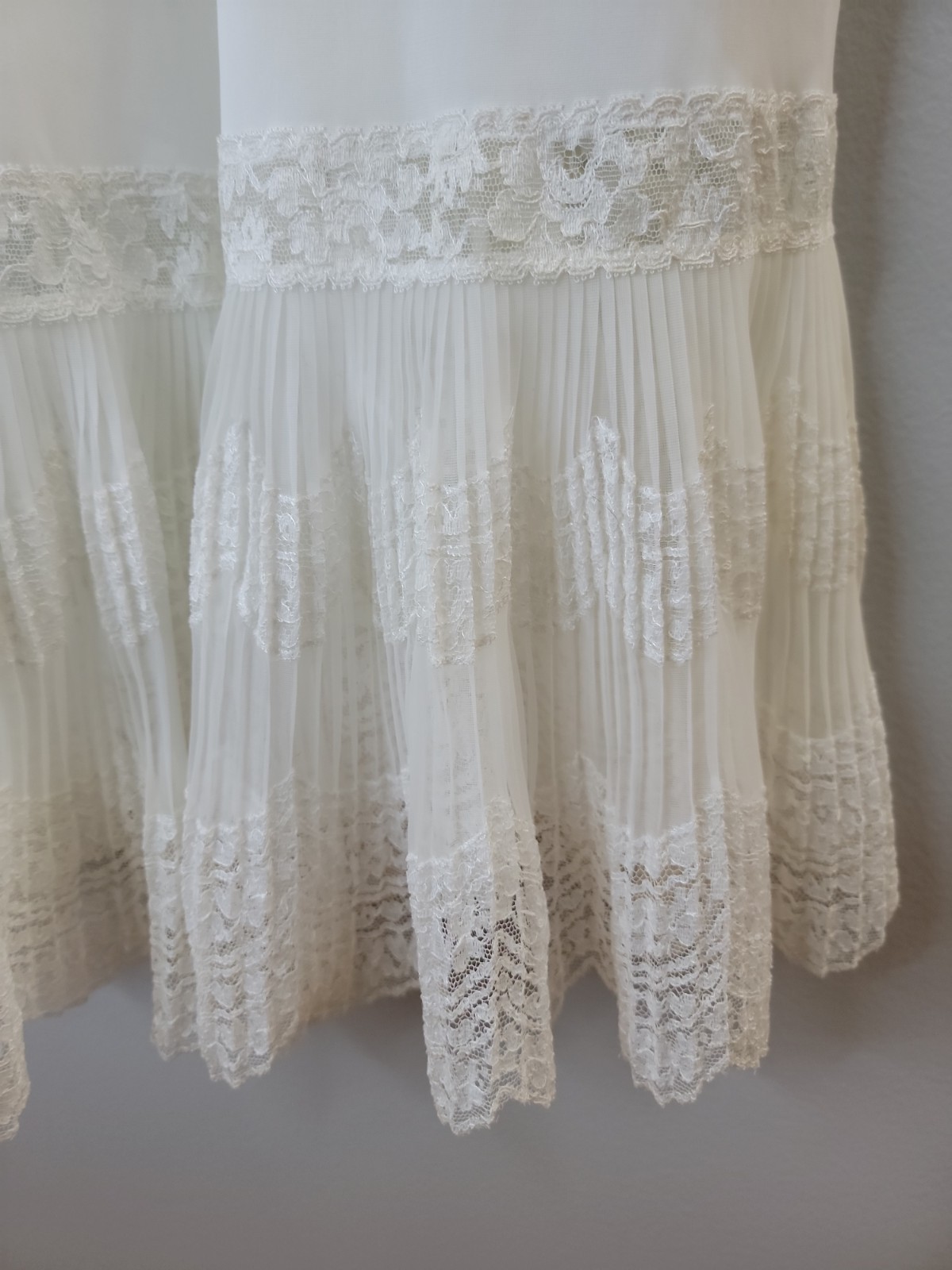 Vintage Shadowline Tricot Nylon White Full Slip Pleats/Lace Detail Size 34