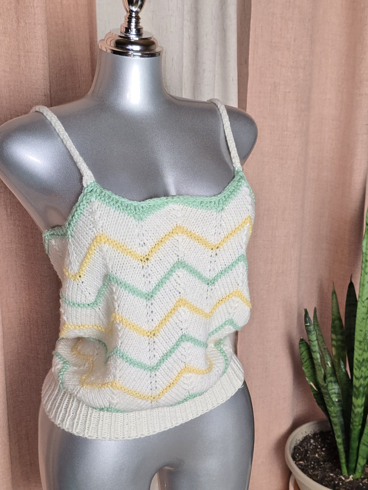 Vintage Knit Tank Top 70’s / 80’s Womens Pastel Chevron Stripes