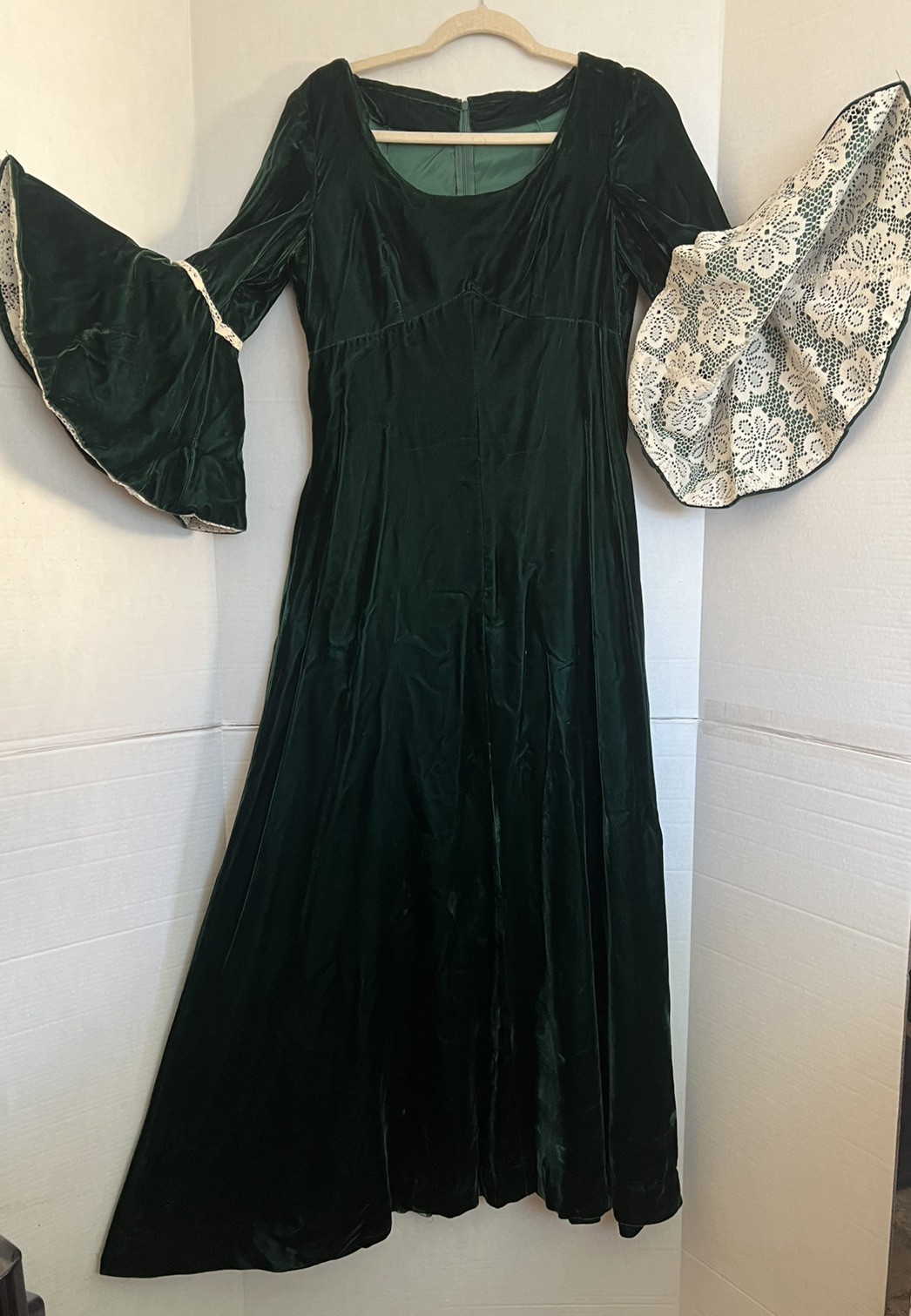 Vintage 70s Plush Velvet Maxi Dress 9 Trumpet Sleeve Dk Green Empire Renaissance