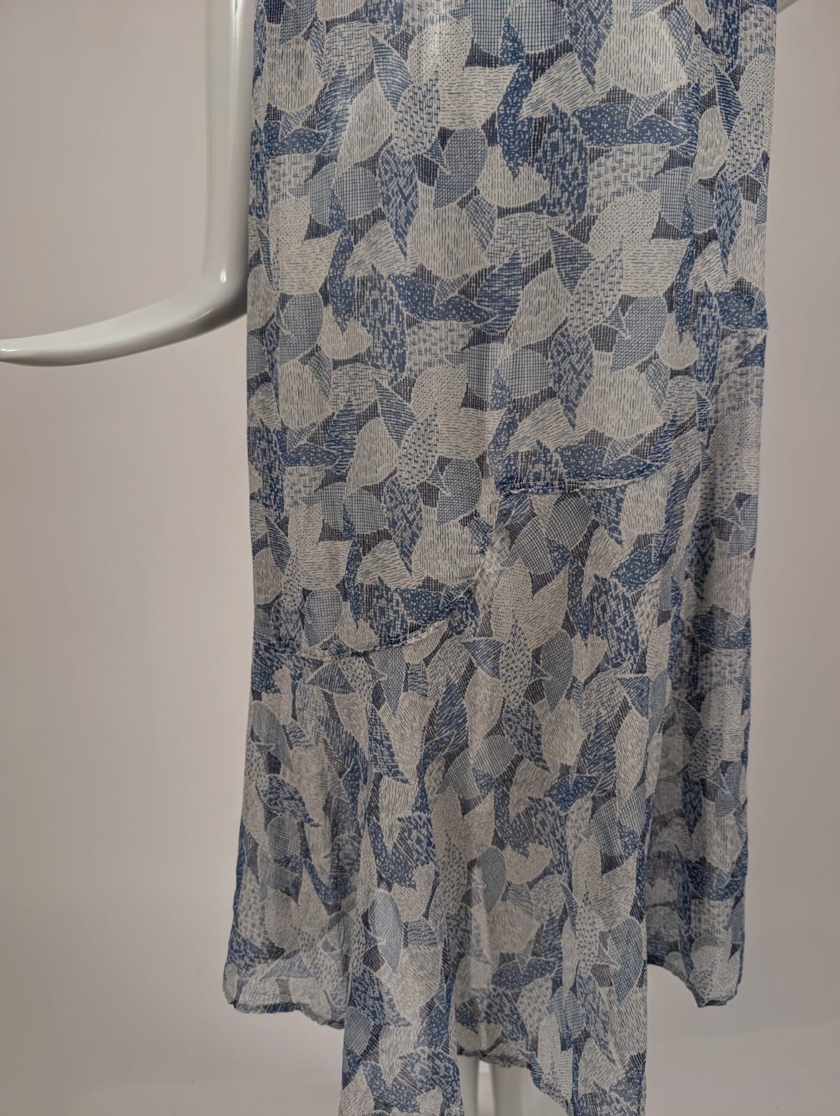 1920’S BLUE ABSTRACT PRINT MUSLIN DRESS W LACE COLLAR