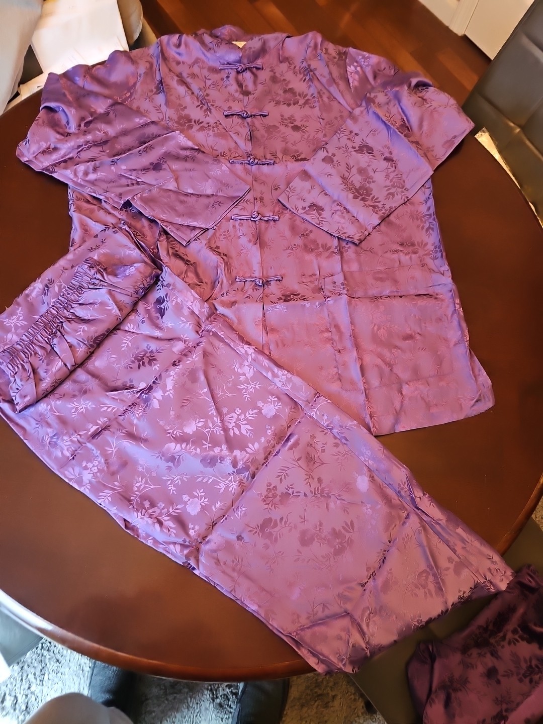 New Vintage Bloomingdale’s Oriental 2 Piece Long Sleeve Pajama Set Purple Floral