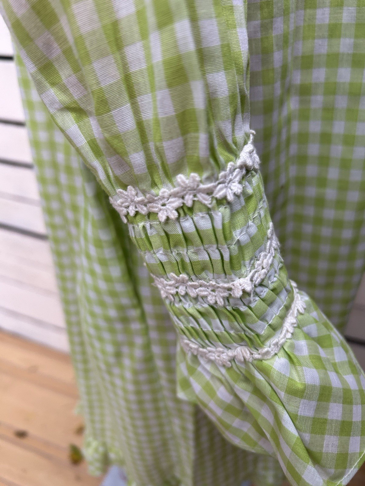 Vintage 1960s Dress Gingham 34w”Smocked Shirt Waist Dress Green Daisys Ruffles
