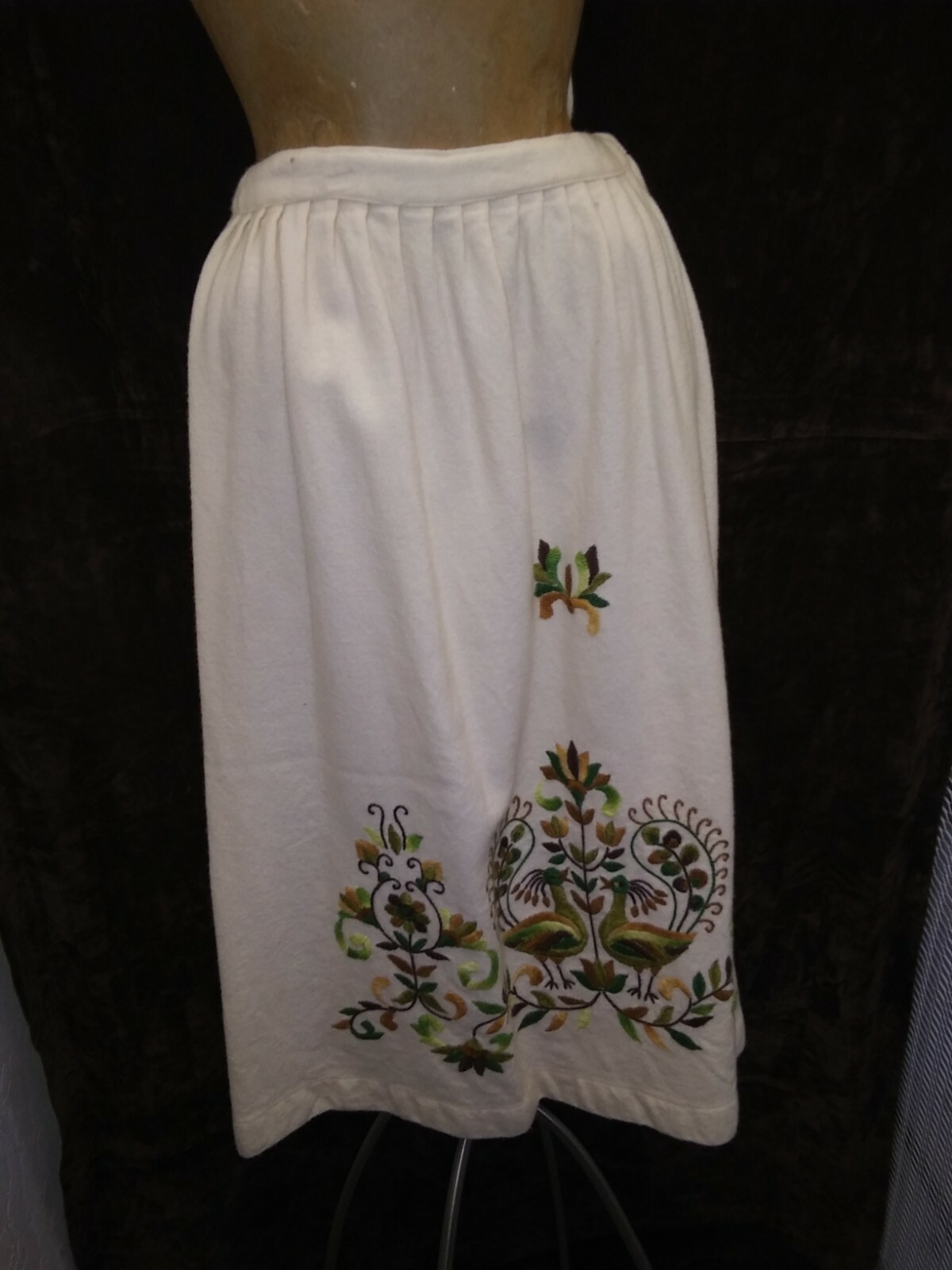 Vintage 1950’s Soft Cream Cotton Green Brown Embroidered Skirt Size M
