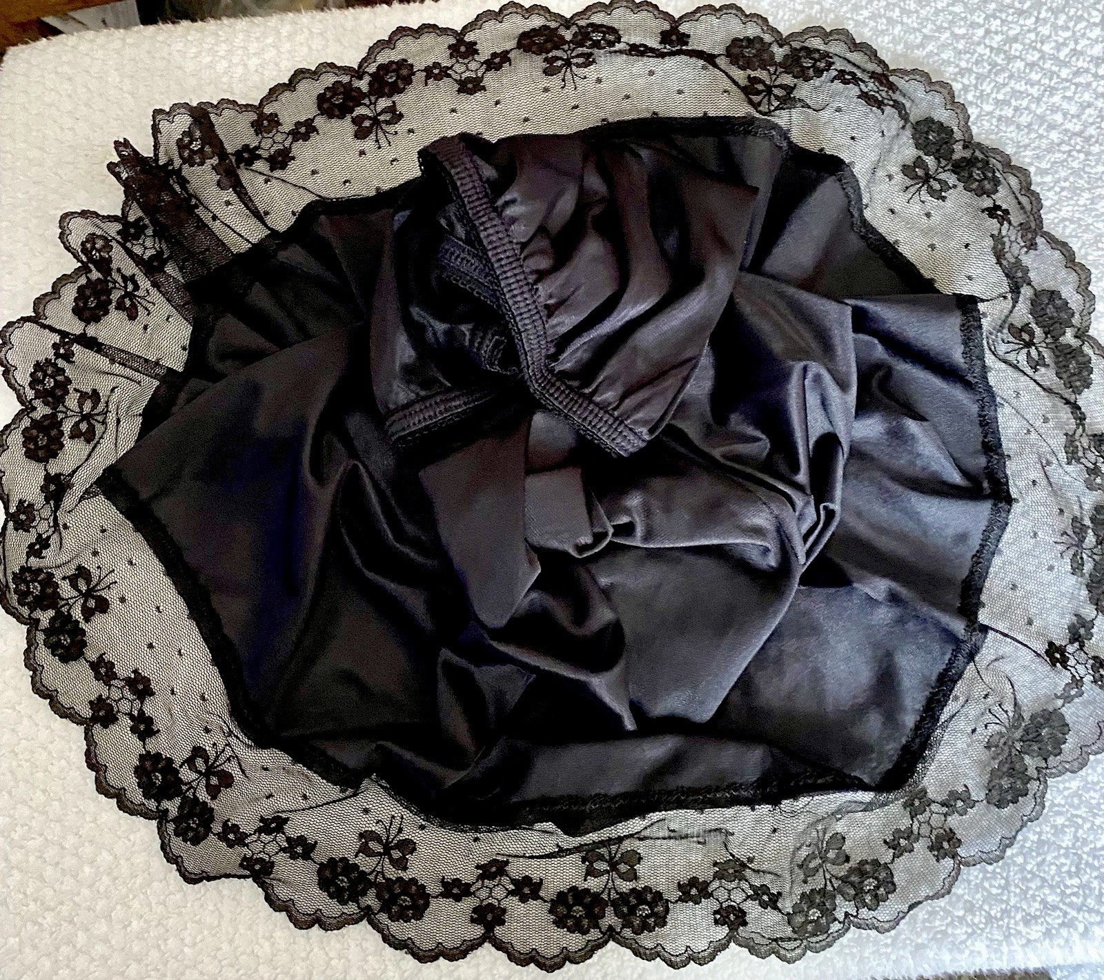 Vintage 80s BODY CHIC Black HALF SLIP Silky Nylon Lace Size Large Pristine