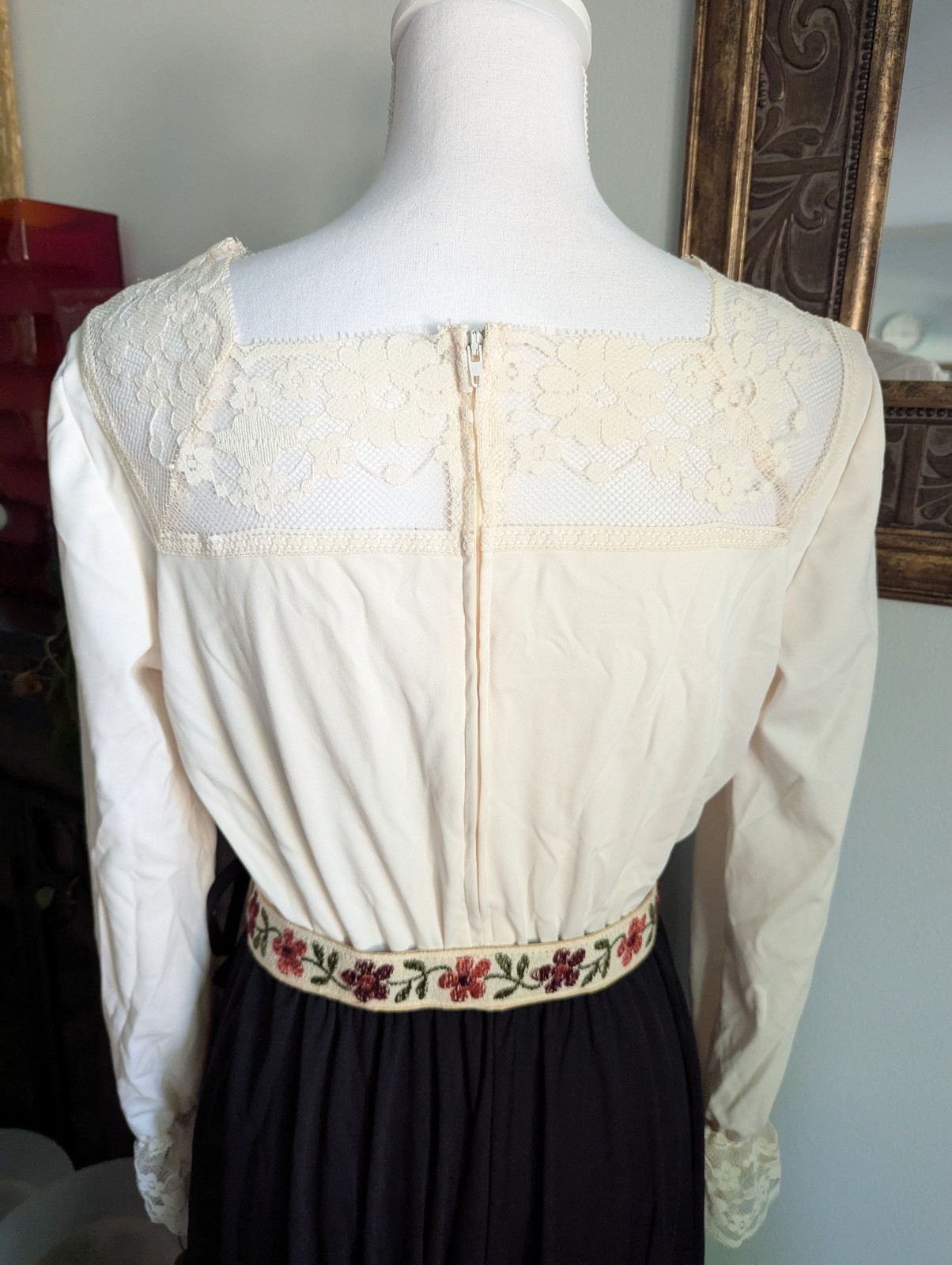 Vtg 60s/70s Maxi Dress S/M Lace Trim With Flower Belt Long Sleeve Cream Black