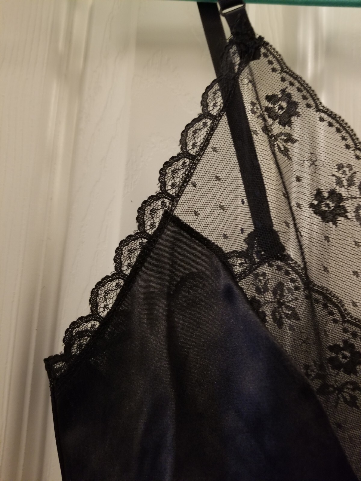 Vintage Ashley Taylor Camisole Black Scalloped Lace Sexy Romantic Lingerie M