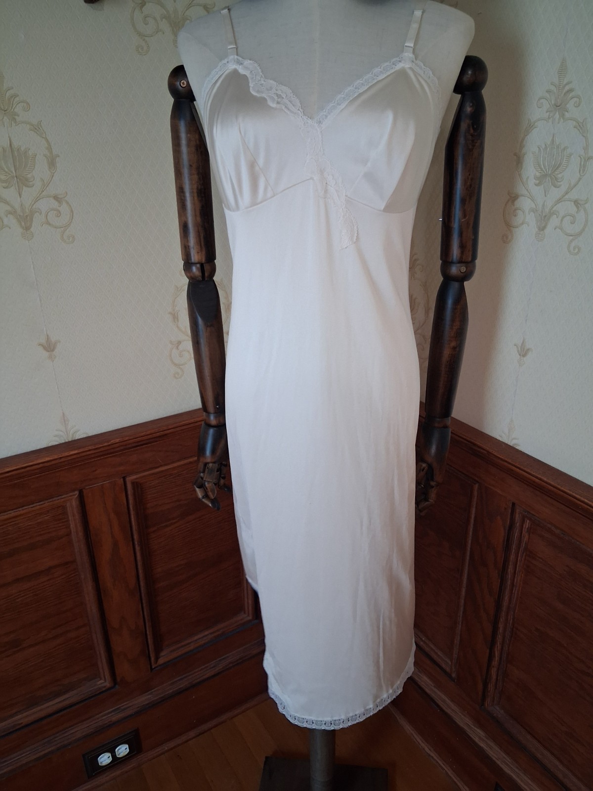 Vintage 1970s Vanity Fair Ivory Lace Trimmed Coquette Cottagecore Slip Dress